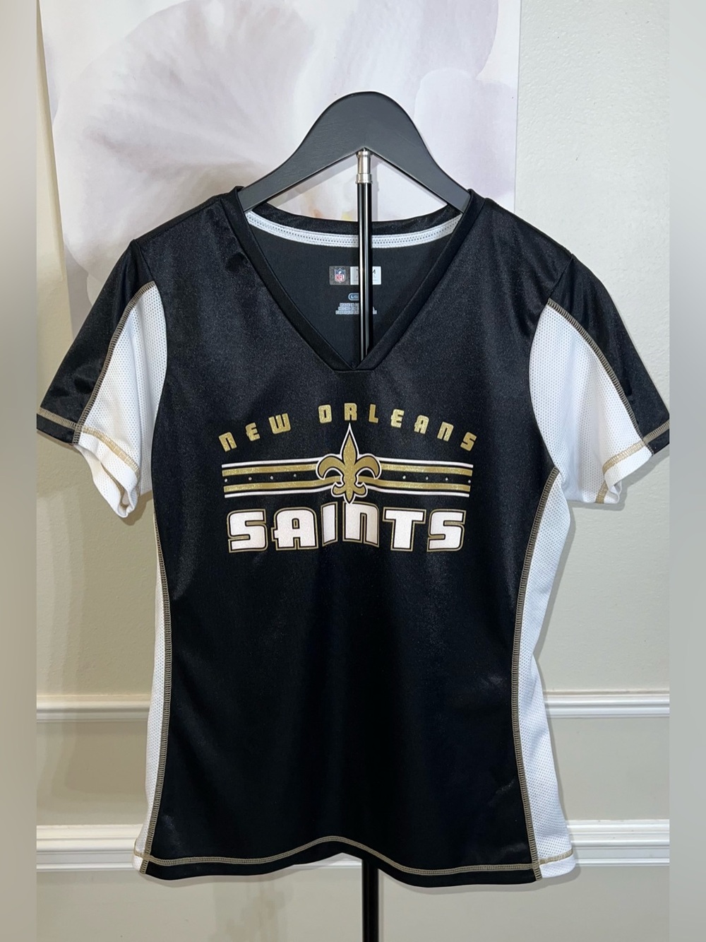 NFL Team Apparel Black & Gold NOLA SAINTS V-Neck Short Sleeve Jersey Top!